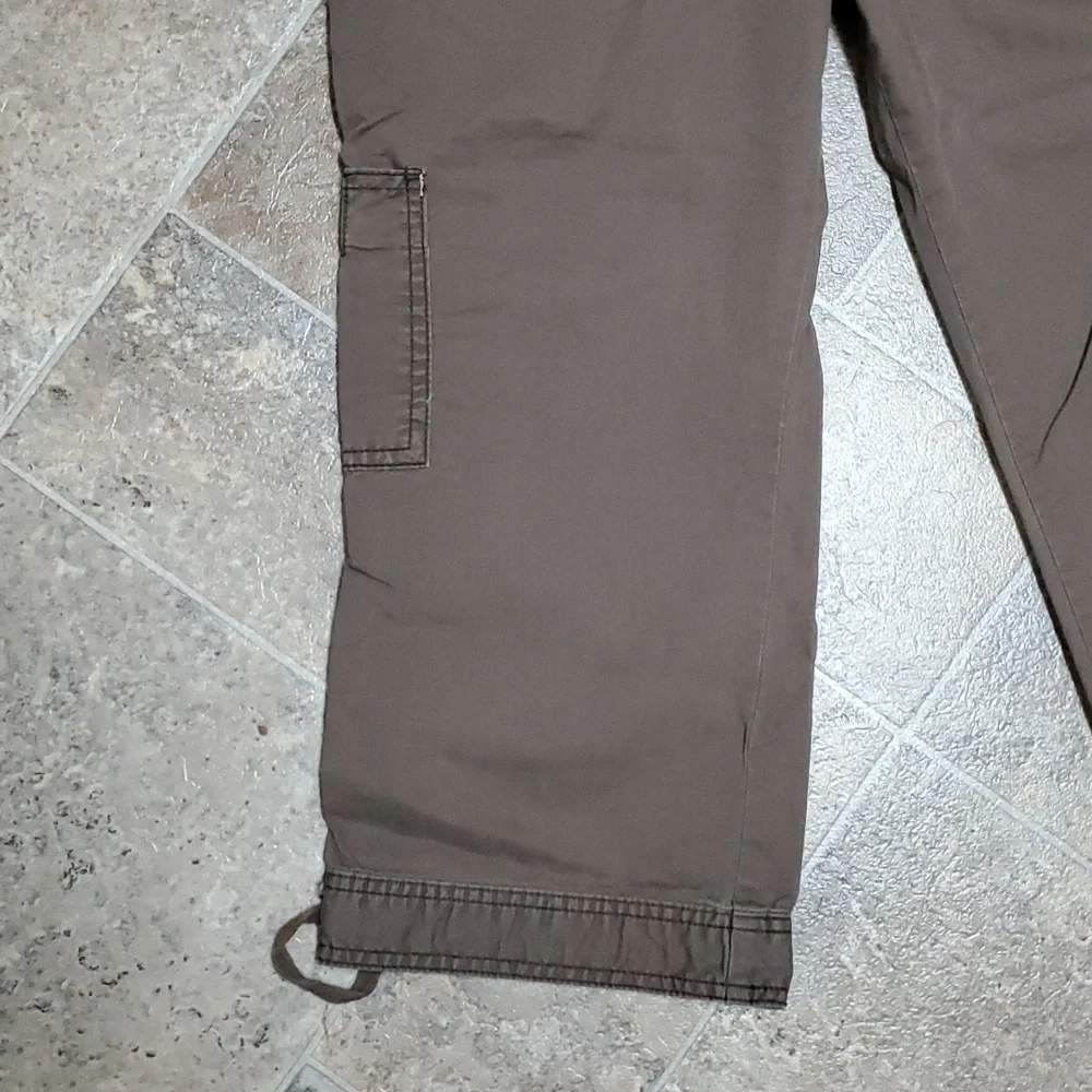 Levi's Khaki Cargo Cropped Pants